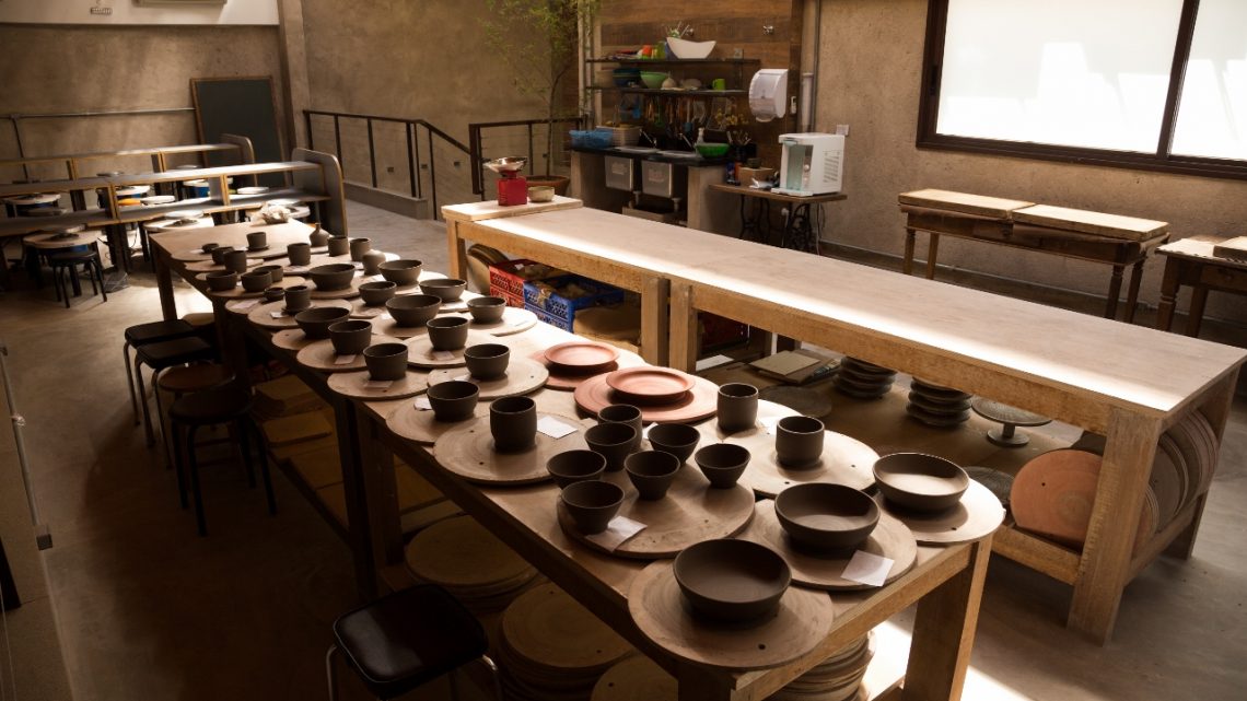 Conheça os cursos de cerâmica e ikebana do atelier Hideko Honma